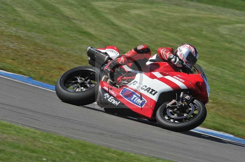 Motorcycle action photographs;donington;donington park leicestershire;donington photographs;event digital images;eventdigitalimages;no limits trackday;peter wileman photography;trackday;trackday digital images;trackday photos