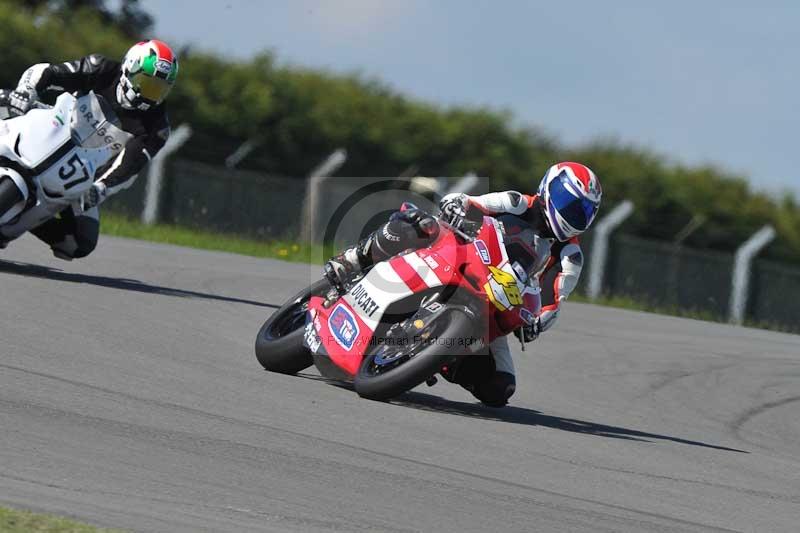 Motorcycle action photographs;donington;donington park leicestershire;donington photographs;event digital images;eventdigitalimages;no limits trackday;peter wileman photography;trackday;trackday digital images;trackday photos