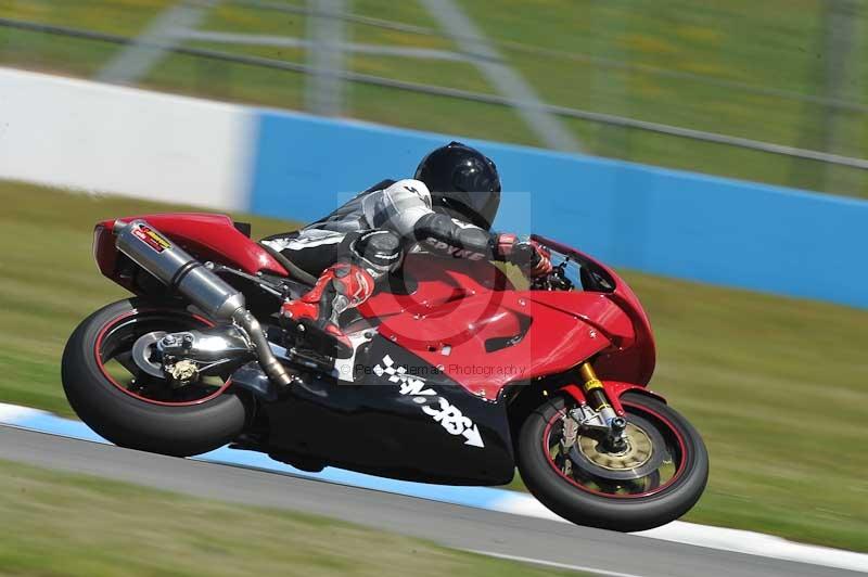 Motorcycle action photographs;donington;donington park leicestershire;donington photographs;event digital images;eventdigitalimages;no limits trackday;peter wileman photography;trackday;trackday digital images;trackday photos