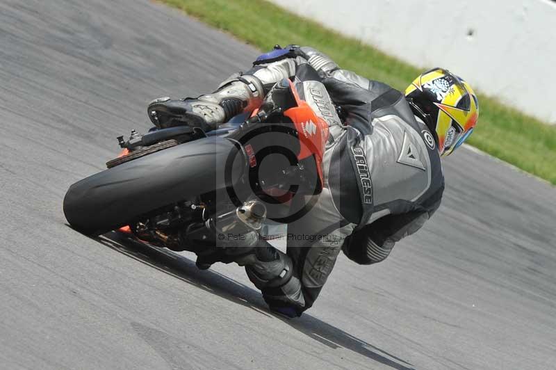 Motorcycle action photographs;donington;donington park leicestershire;donington photographs;event digital images;eventdigitalimages;no limits trackday;peter wileman photography;trackday;trackday digital images;trackday photos