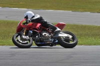 Motorcycle-action-photographs;donington;donington-park-leicestershire;donington-photographs;event-digital-images;eventdigitalimages;no-limits-trackday;peter-wileman-photography;trackday;trackday-digital-images;trackday-photos