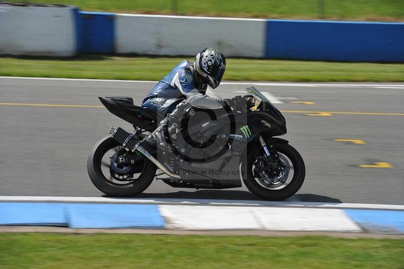 Motorcycle action photographs;donington;donington park leicestershire;donington photographs;event digital images;eventdigitalimages;no limits trackday;peter wileman photography;trackday;trackday digital images;trackday photos