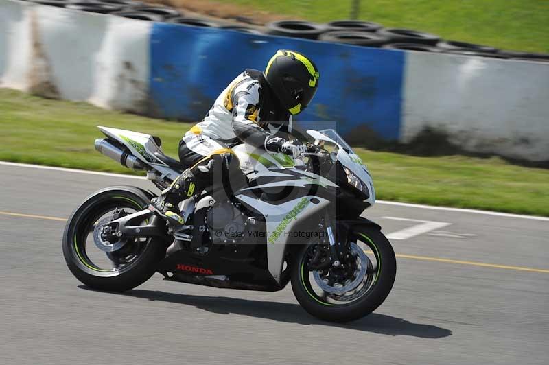 Motorcycle action photographs;donington;donington park leicestershire;donington photographs;event digital images;eventdigitalimages;no limits trackday;peter wileman photography;trackday;trackday digital images;trackday photos