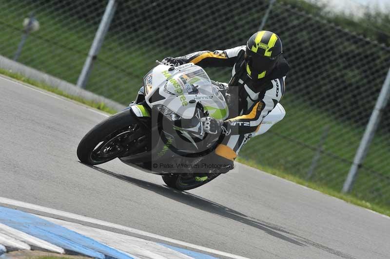 Motorcycle action photographs;donington;donington park leicestershire;donington photographs;event digital images;eventdigitalimages;no limits trackday;peter wileman photography;trackday;trackday digital images;trackday photos