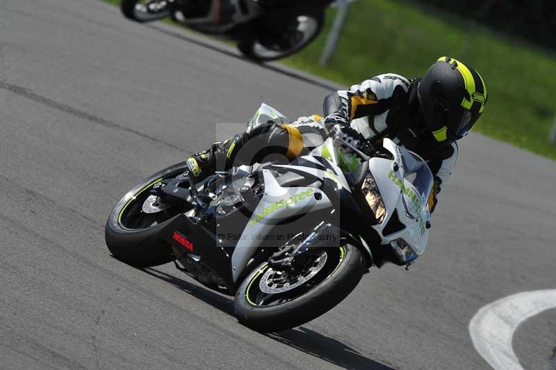 Motorcycle action photographs;donington;donington park leicestershire;donington photographs;event digital images;eventdigitalimages;no limits trackday;peter wileman photography;trackday;trackday digital images;trackday photos