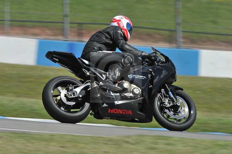 Motorcycle action photographs;donington;donington park leicestershire;donington photographs;event digital images;eventdigitalimages;no limits trackday;peter wileman photography;trackday;trackday digital images;trackday photos