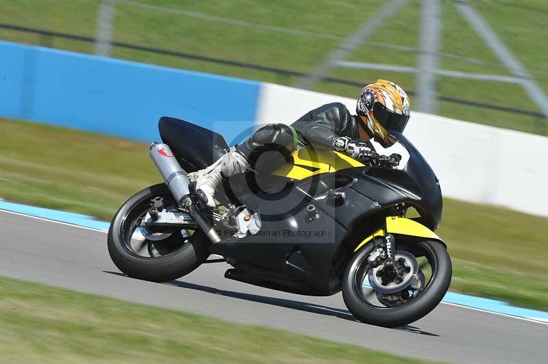Motorcycle action photographs;donington;donington park leicestershire;donington photographs;event digital images;eventdigitalimages;no limits trackday;peter wileman photography;trackday;trackday digital images;trackday photos
