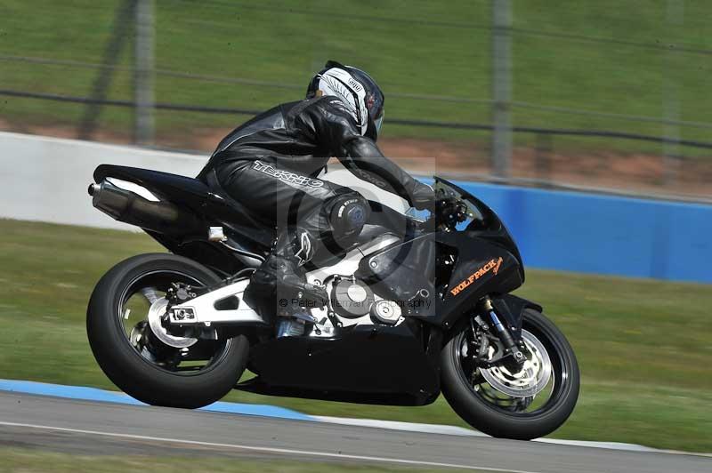 Motorcycle action photographs;donington;donington park leicestershire;donington photographs;event digital images;eventdigitalimages;no limits trackday;peter wileman photography;trackday;trackday digital images;trackday photos