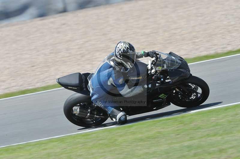 Motorcycle action photographs;donington;donington park leicestershire;donington photographs;event digital images;eventdigitalimages;no limits trackday;peter wileman photography;trackday;trackday digital images;trackday photos