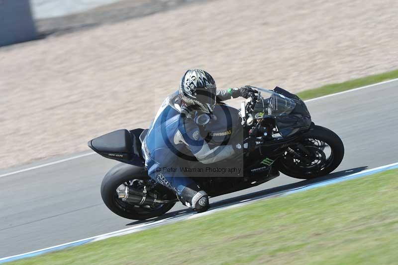 Motorcycle action photographs;donington;donington park leicestershire;donington photographs;event digital images;eventdigitalimages;no limits trackday;peter wileman photography;trackday;trackday digital images;trackday photos
