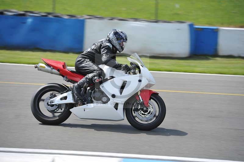 Motorcycle action photographs;donington;donington park leicestershire;donington photographs;event digital images;eventdigitalimages;no limits trackday;peter wileman photography;trackday;trackday digital images;trackday photos