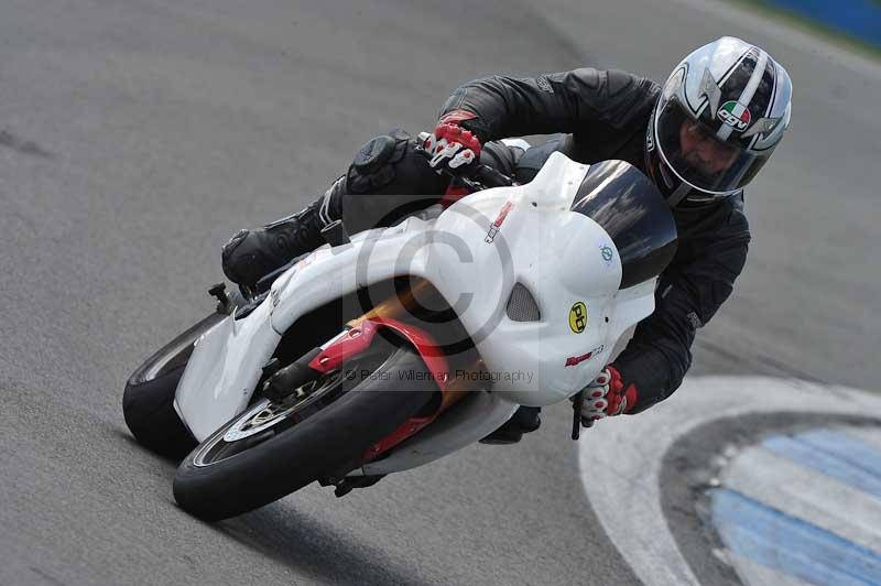 Motorcycle action photographs;donington;donington park leicestershire;donington photographs;event digital images;eventdigitalimages;no limits trackday;peter wileman photography;trackday;trackday digital images;trackday photos