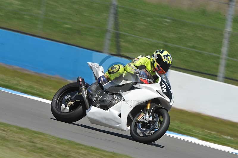 Motorcycle action photographs;donington;donington park leicestershire;donington photographs;event digital images;eventdigitalimages;no limits trackday;peter wileman photography;trackday;trackday digital images;trackday photos