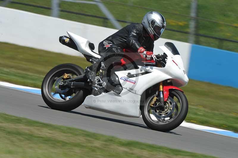 Motorcycle action photographs;donington;donington park leicestershire;donington photographs;event digital images;eventdigitalimages;no limits trackday;peter wileman photography;trackday;trackday digital images;trackday photos
