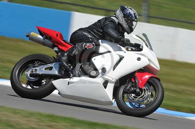 Motorcycle action photographs;donington;donington park leicestershire;donington photographs;event digital images;eventdigitalimages;no limits trackday;peter wileman photography;trackday;trackday digital images;trackday photos