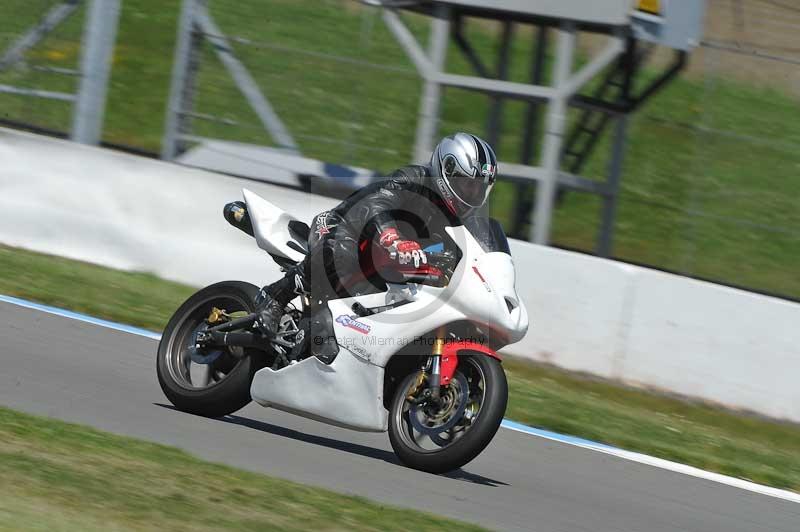 Motorcycle action photographs;donington;donington park leicestershire;donington photographs;event digital images;eventdigitalimages;no limits trackday;peter wileman photography;trackday;trackday digital images;trackday photos