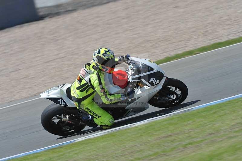 Motorcycle action photographs;donington;donington park leicestershire;donington photographs;event digital images;eventdigitalimages;no limits trackday;peter wileman photography;trackday;trackday digital images;trackday photos