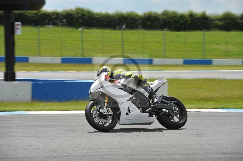 Motorcycle action photographs;donington;donington park leicestershire;donington photographs;event digital images;eventdigitalimages;no limits trackday;peter wileman photography;trackday;trackday digital images;trackday photos