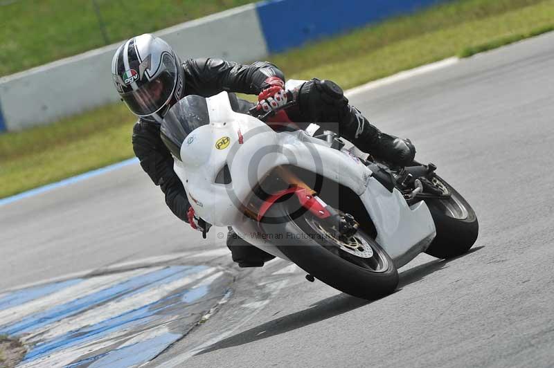 Motorcycle action photographs;donington;donington park leicestershire;donington photographs;event digital images;eventdigitalimages;no limits trackday;peter wileman photography;trackday;trackday digital images;trackday photos