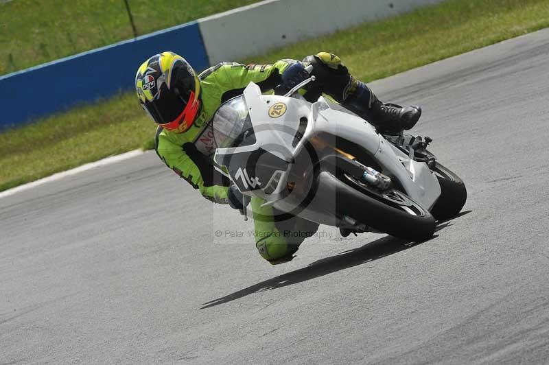 Motorcycle action photographs;donington;donington park leicestershire;donington photographs;event digital images;eventdigitalimages;no limits trackday;peter wileman photography;trackday;trackday digital images;trackday photos