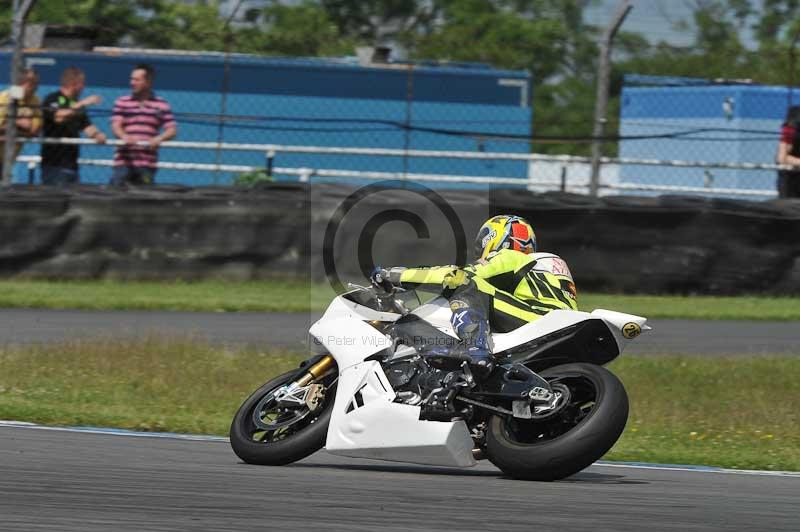 Motorcycle action photographs;donington;donington park leicestershire;donington photographs;event digital images;eventdigitalimages;no limits trackday;peter wileman photography;trackday;trackday digital images;trackday photos