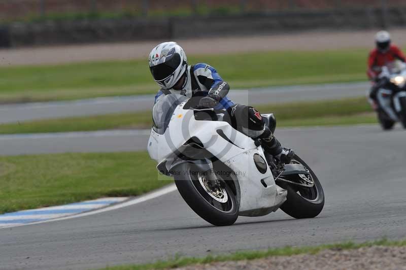Motorcycle action photographs;donington;donington park leicestershire;donington photographs;event digital images;eventdigitalimages;no limits trackday;peter wileman photography;trackday;trackday digital images;trackday photos