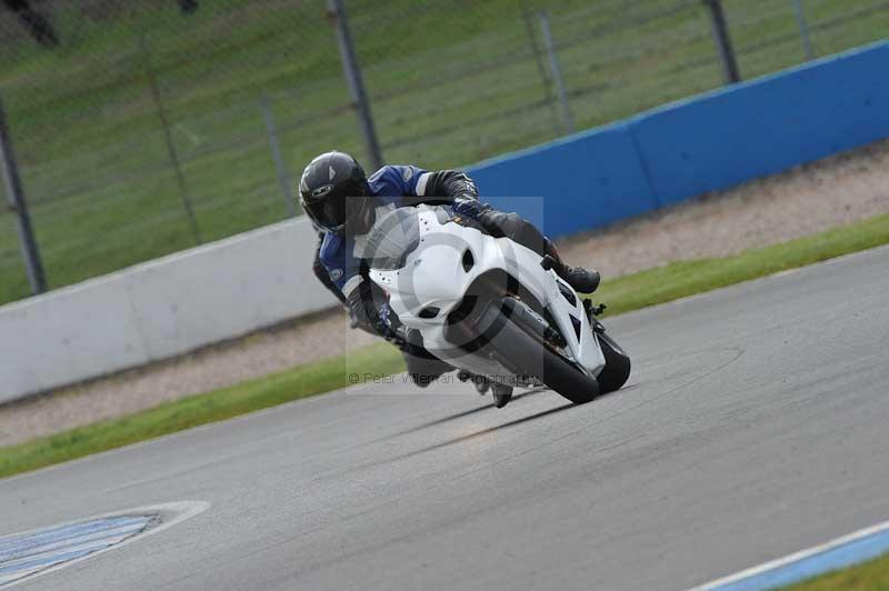 Motorcycle action photographs;donington;donington park leicestershire;donington photographs;event digital images;eventdigitalimages;no limits trackday;peter wileman photography;trackday;trackday digital images;trackday photos
