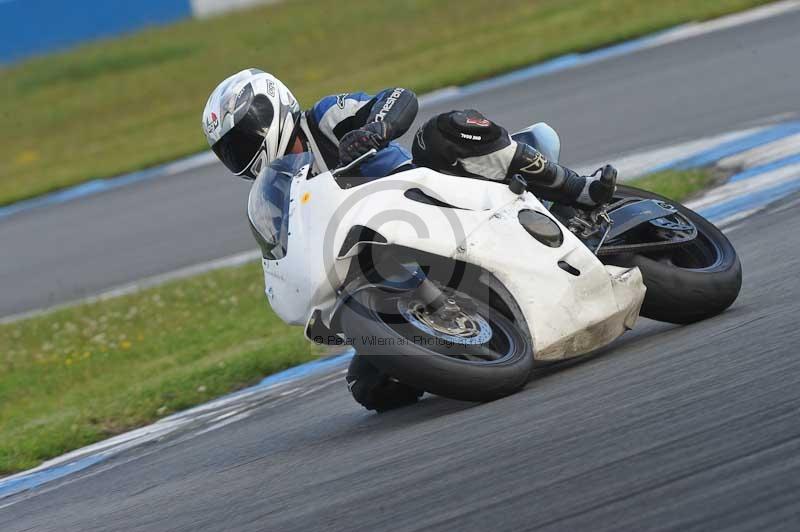 Motorcycle action photographs;donington;donington park leicestershire;donington photographs;event digital images;eventdigitalimages;no limits trackday;peter wileman photography;trackday;trackday digital images;trackday photos