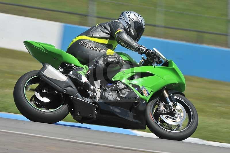 Motorcycle action photographs;donington;donington park leicestershire;donington photographs;event digital images;eventdigitalimages;no limits trackday;peter wileman photography;trackday;trackday digital images;trackday photos