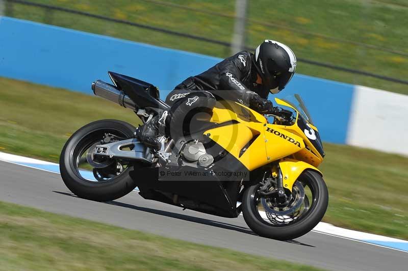 Motorcycle action photographs;donington;donington park leicestershire;donington photographs;event digital images;eventdigitalimages;no limits trackday;peter wileman photography;trackday;trackday digital images;trackday photos