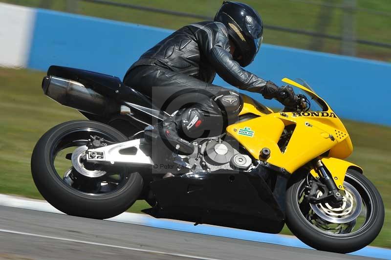 Motorcycle action photographs;donington;donington park leicestershire;donington photographs;event digital images;eventdigitalimages;no limits trackday;peter wileman photography;trackday;trackday digital images;trackday photos