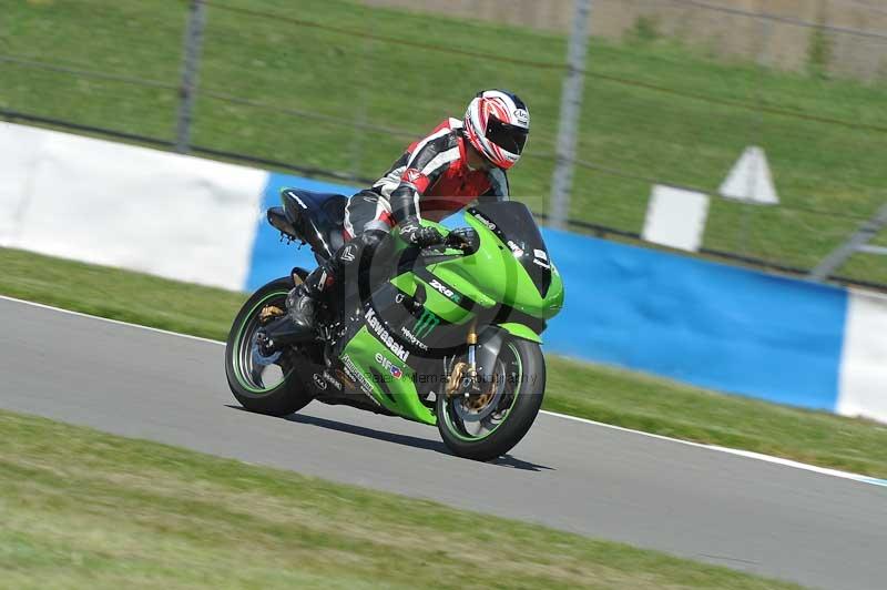 Motorcycle action photographs;donington;donington park leicestershire;donington photographs;event digital images;eventdigitalimages;no limits trackday;peter wileman photography;trackday;trackday digital images;trackday photos