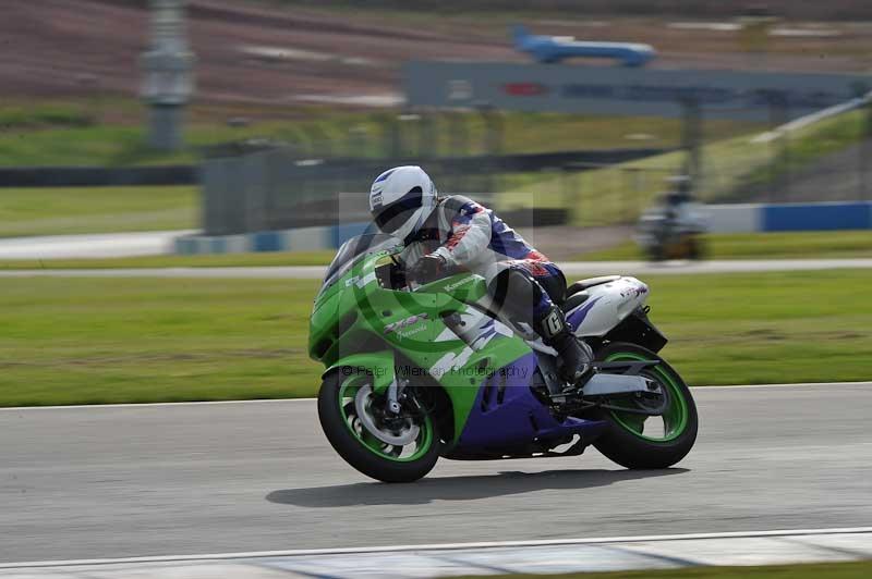 Motorcycle action photographs;donington;donington park leicestershire;donington photographs;event digital images;eventdigitalimages;no limits trackday;peter wileman photography;trackday;trackday digital images;trackday photos
