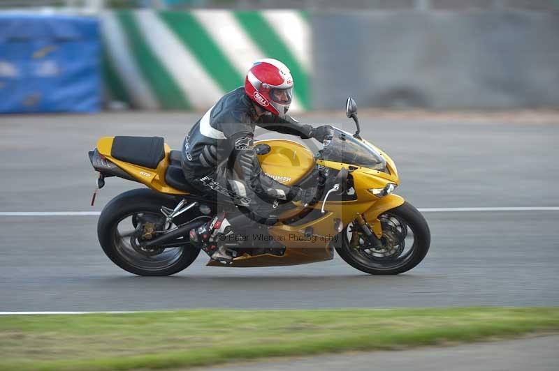 Motorcycle action photographs;donington;donington park leicestershire;donington photographs;event digital images;eventdigitalimages;no limits trackday;peter wileman photography;trackday;trackday digital images;trackday photos