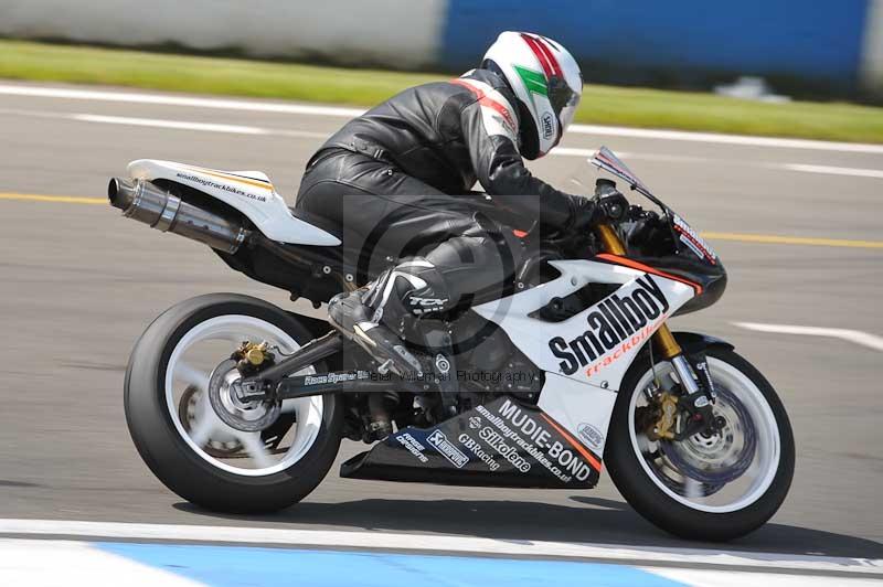 Motorcycle action photographs;donington;donington park leicestershire;donington photographs;event digital images;eventdigitalimages;no limits trackday;peter wileman photography;trackday;trackday digital images;trackday photos