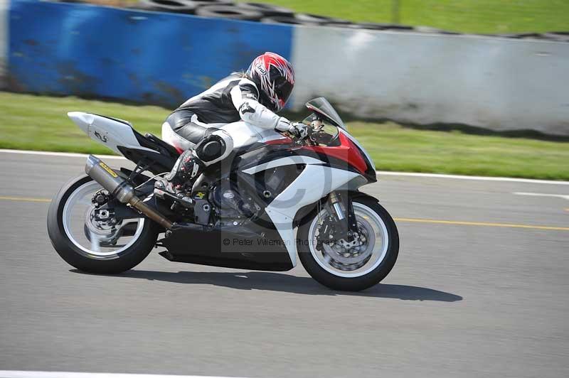 Motorcycle action photographs;donington;donington park leicestershire;donington photographs;event digital images;eventdigitalimages;no limits trackday;peter wileman photography;trackday;trackday digital images;trackday photos