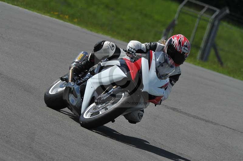 Motorcycle action photographs;donington;donington park leicestershire;donington photographs;event digital images;eventdigitalimages;no limits trackday;peter wileman photography;trackday;trackday digital images;trackday photos