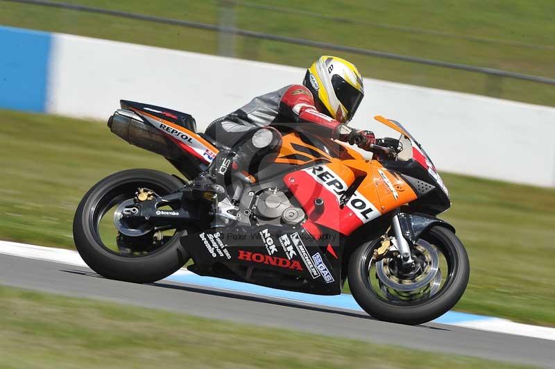 Motorcycle action photographs;donington;donington park leicestershire;donington photographs;event digital images;eventdigitalimages;no limits trackday;peter wileman photography;trackday;trackday digital images;trackday photos