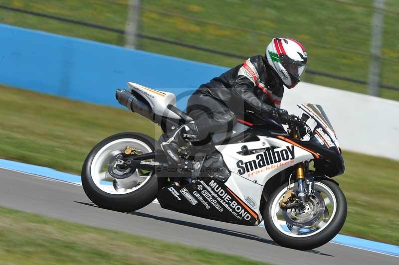 Motorcycle action photographs;donington;donington park leicestershire;donington photographs;event digital images;eventdigitalimages;no limits trackday;peter wileman photography;trackday;trackday digital images;trackday photos