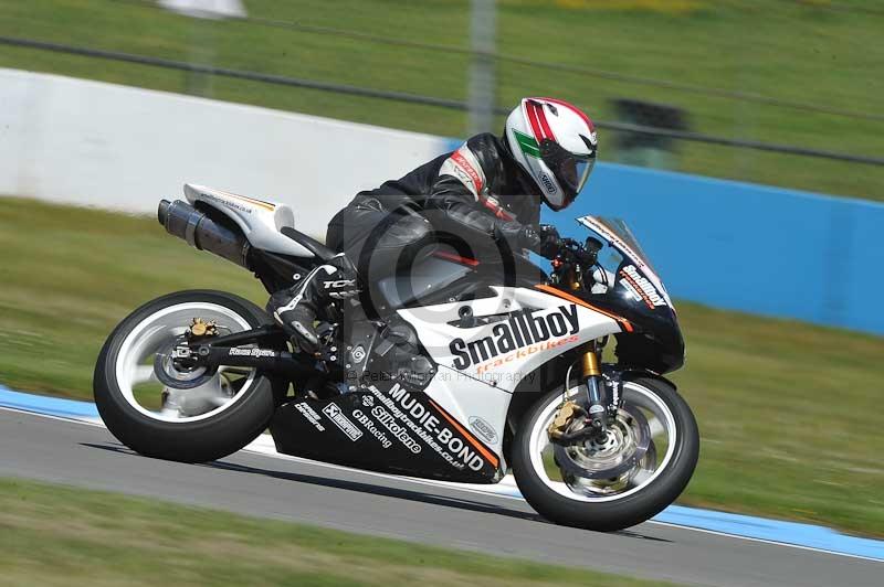 Motorcycle action photographs;donington;donington park leicestershire;donington photographs;event digital images;eventdigitalimages;no limits trackday;peter wileman photography;trackday;trackday digital images;trackday photos