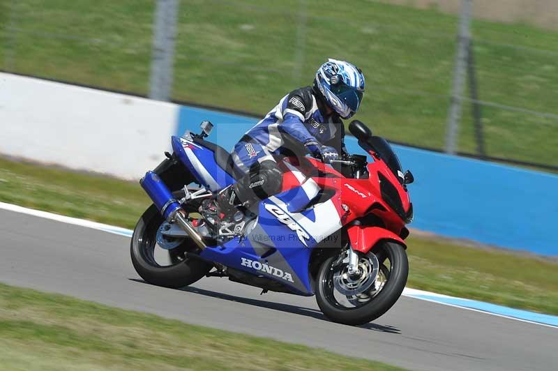 Motorcycle action photographs;donington;donington park leicestershire;donington photographs;event digital images;eventdigitalimages;no limits trackday;peter wileman photography;trackday;trackday digital images;trackday photos