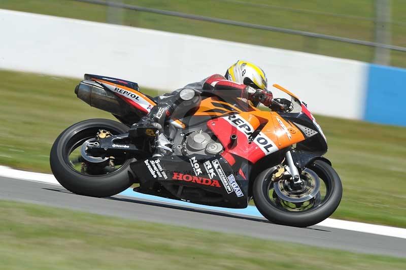 Motorcycle action photographs;donington;donington park leicestershire;donington photographs;event digital images;eventdigitalimages;no limits trackday;peter wileman photography;trackday;trackday digital images;trackday photos