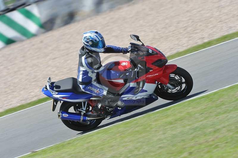 Motorcycle action photographs;donington;donington park leicestershire;donington photographs;event digital images;eventdigitalimages;no limits trackday;peter wileman photography;trackday;trackday digital images;trackday photos