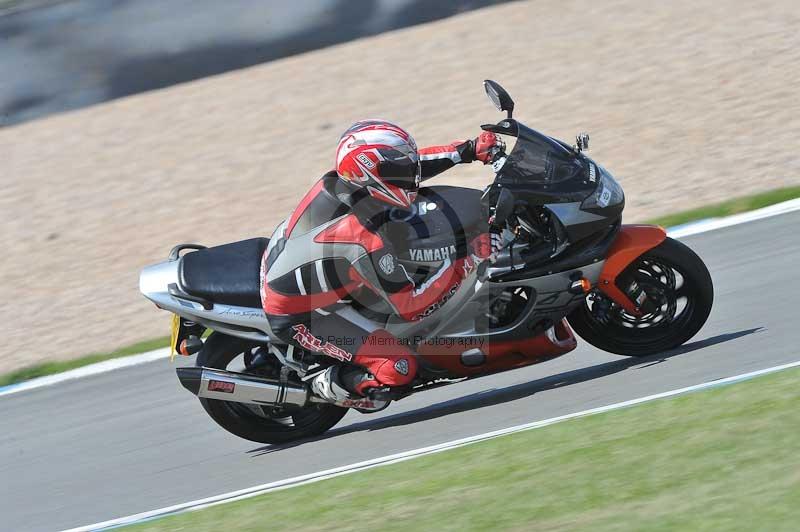 Motorcycle action photographs;donington;donington park leicestershire;donington photographs;event digital images;eventdigitalimages;no limits trackday;peter wileman photography;trackday;trackday digital images;trackday photos