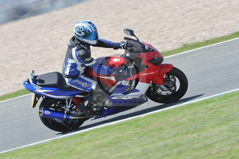 Motorcycle action photographs;donington;donington park leicestershire;donington photographs;event digital images;eventdigitalimages;no limits trackday;peter wileman photography;trackday;trackday digital images;trackday photos