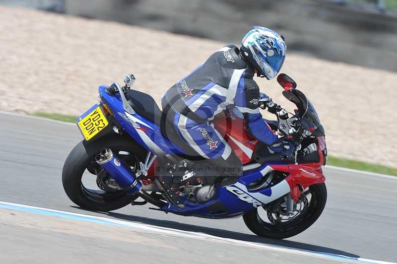 Motorcycle action photographs;donington;donington park leicestershire;donington photographs;event digital images;eventdigitalimages;no limits trackday;peter wileman photography;trackday;trackday digital images;trackday photos