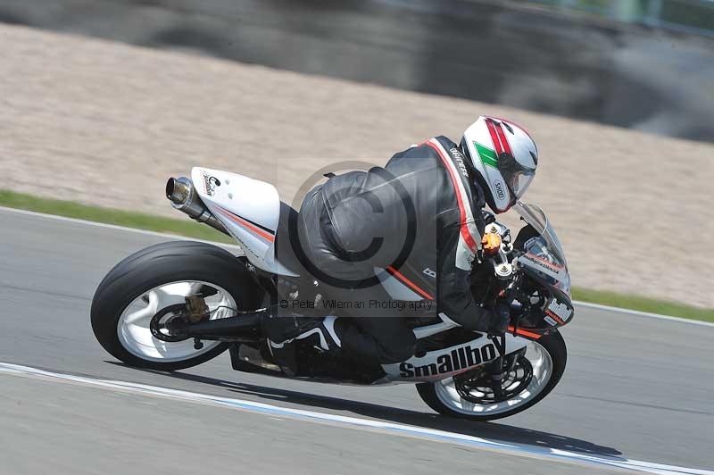Motorcycle action photographs;donington;donington park leicestershire;donington photographs;event digital images;eventdigitalimages;no limits trackday;peter wileman photography;trackday;trackday digital images;trackday photos