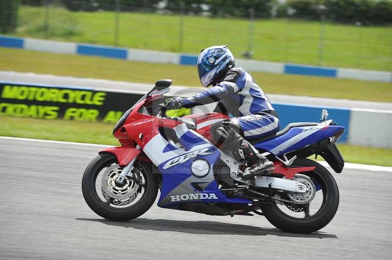 Motorcycle action photographs;donington;donington park leicestershire;donington photographs;event digital images;eventdigitalimages;no limits trackday;peter wileman photography;trackday;trackday digital images;trackday photos