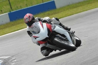 Motorcycle-action-photographs;donington;donington-park-leicestershire;donington-photographs;event-digital-images;eventdigitalimages;no-limits-trackday;peter-wileman-photography;trackday;trackday-digital-images;trackday-photos