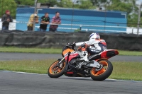 Motorcycle-action-photographs;donington;donington-park-leicestershire;donington-photographs;event-digital-images;eventdigitalimages;no-limits-trackday;peter-wileman-photography;trackday;trackday-digital-images;trackday-photos